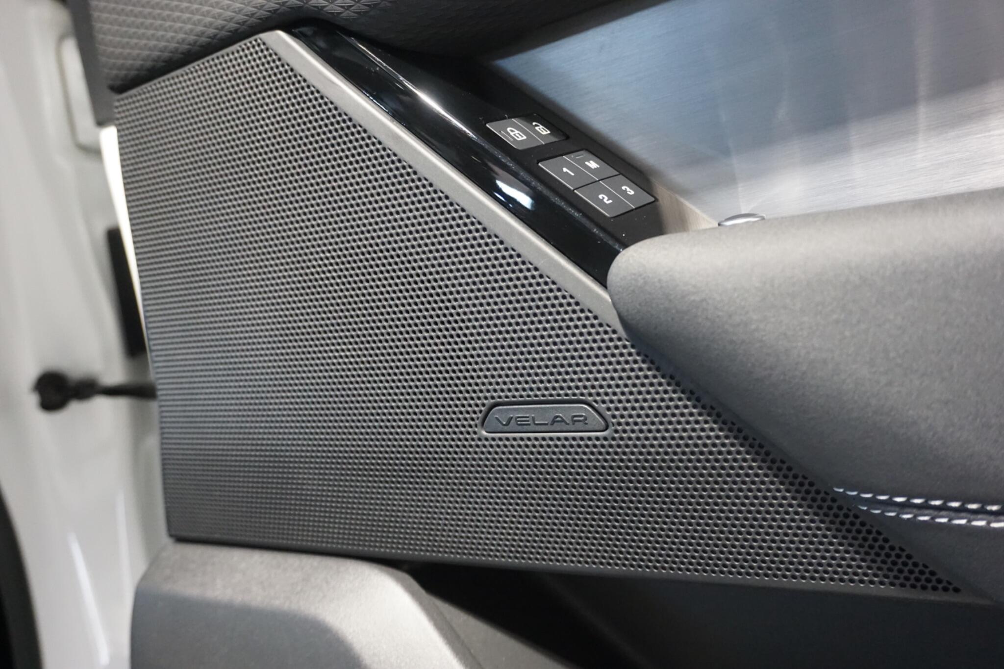 Land Rover Range Rover Velar 3.0 D300 MHEV R-Dynamic SE SUV 5dr Diesel Auto 4WD Euro 6 (s/s) (300 ps)